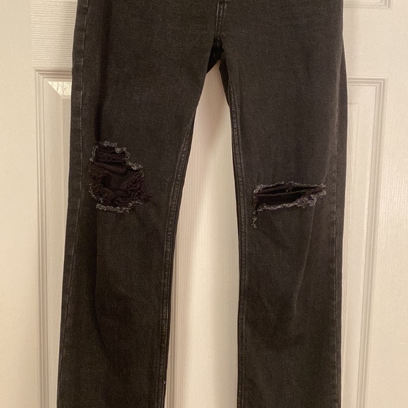 Abercrombie & Fitch The Ankle Straight Ultra High Rise jean in black - Picture 2 of 4